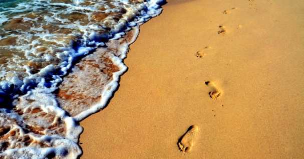 12355-Footprints_Beach.1200w.tn